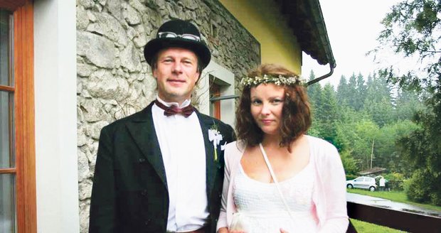 Svatební fotografie Petra a Adriany z roku 2010