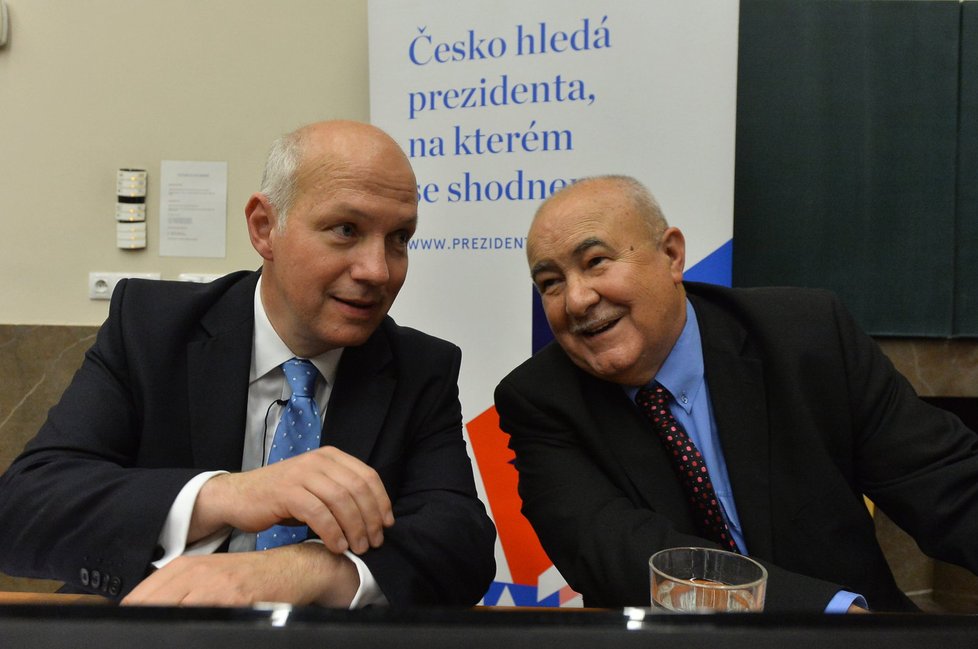Petr Hannig během debaty prezidentských kandidátů na Právnické fakultě - s Pavlem Fischerem