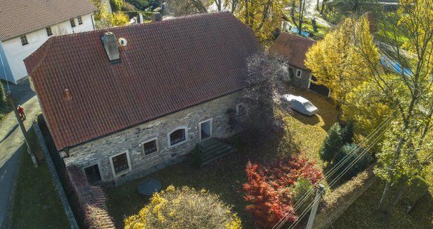 Majitelé dům prodávají za sedmnáct milionů korun.