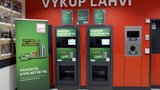 Podvody s vratnými lahvemi: Lidé jsou pro pár šupů schopni oklamat systém