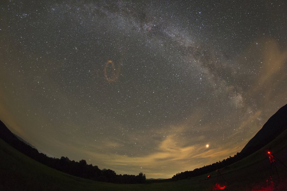 Pozorování meteorického roje Perseid letos doprovodí přednášky i koncerty