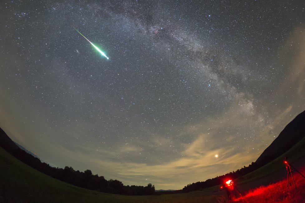 Pozorování meteorického roje Perseid letos doprovodí přednášky i koncerty