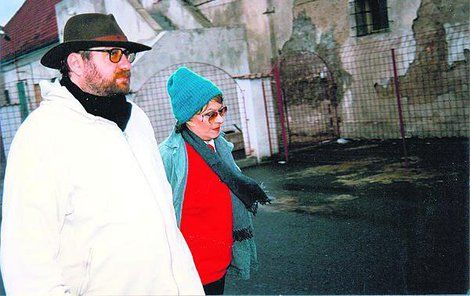 1998. Natáčení pořadu Antimiss s Jiřinou Bohdalovou (85).