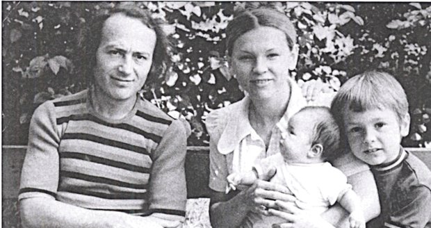Rocker s rodinou, kterou mu vzala rakovina. Manželka Jana zemřela v roce 1991 a syn o 10 let později. Přežila jen Marta.