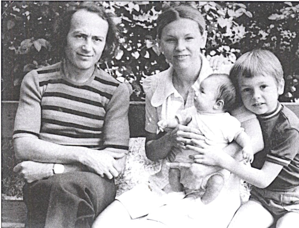 Rocker s rodinou, kterou mu vzala rakovina. Manželka Jana zemřela v roce 1991 a syn o 10 let později. Přežila jen Marta