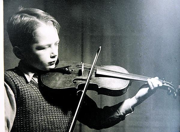 Janda chodil pilně do houslí a cvičil (1957)