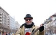Petr Janda jako bezdomovec při natáčení klipu k písni Nemám páru
