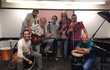 Boston 2017 Tyhle studenty Berklee College naučil písničky Olympiku a poté uspořádali koncert.