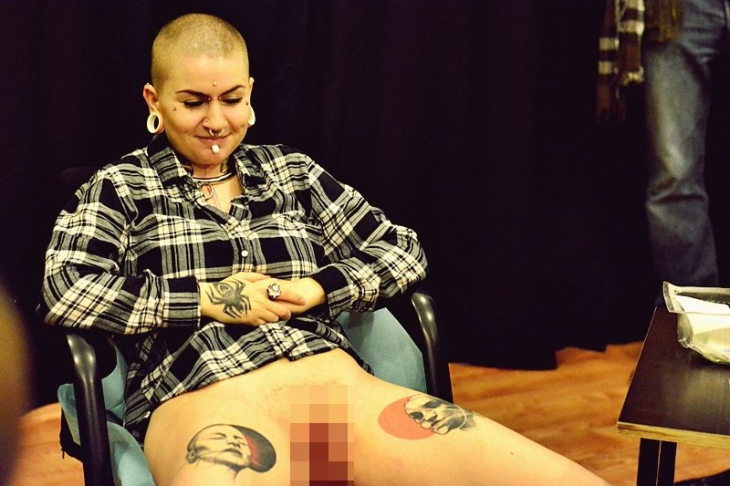 Petr Jedinák představil kontroverzní fotografie vagin s piercingy.
