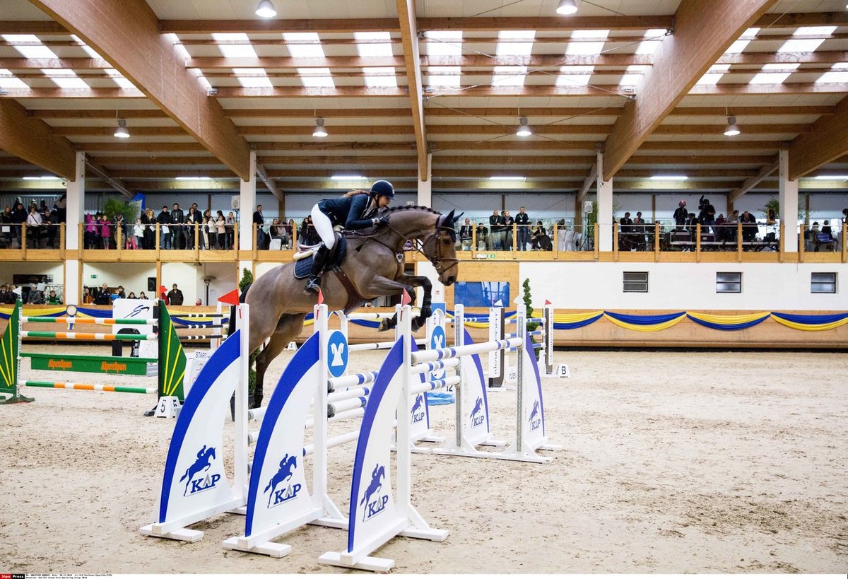 Anna Kellnerová je mladou českou parkurovou šampionkou