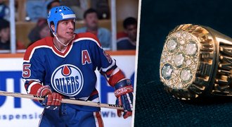 Prsten za vítězství ve Stanley Cupu legendárního Petra Klímy (†58): Poklad na prodej