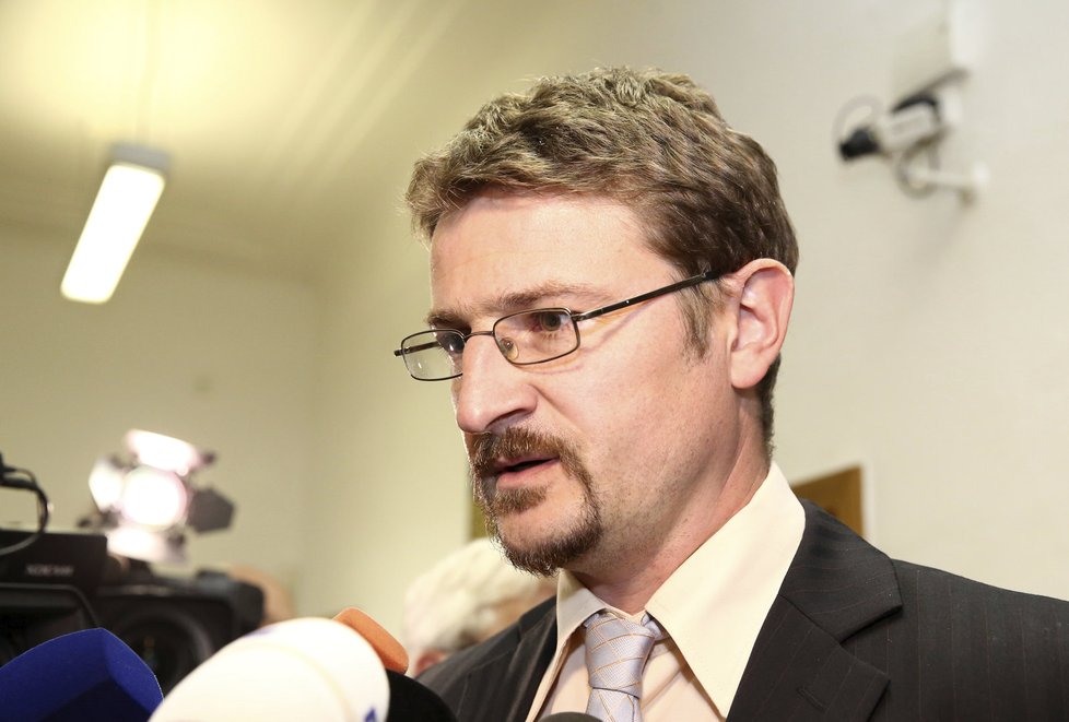 Státní zástupce Vít Legerský potvrdil, že česká policie v pokoji smrti nebyla.