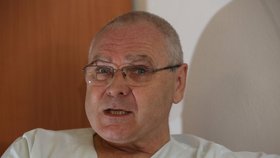 Docent MUDr. František Vorel, CSc., vede oddělení soudního lékařství nemocnice v Českých Budějovicích.