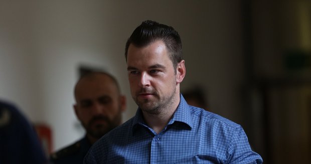 ONLINE soud s Petrem Kramným, den 18.: Znalci rozcupovali teorii o otravě Moniky a Klárky