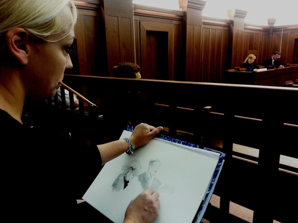 Kreslířka Lucie Kunzová Filimonova kreslila proces s Petrem Kramným.