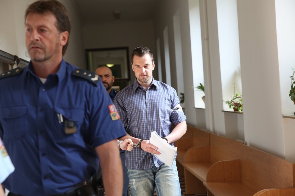 Soud s Petrem Kramným pokračuje.