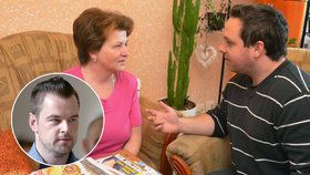 Redaktor Blesku navštívil rodiče Petra K. den po vynesení rozsudku v jejich bytě v Karviné. Na snímku hovoří s matkou.