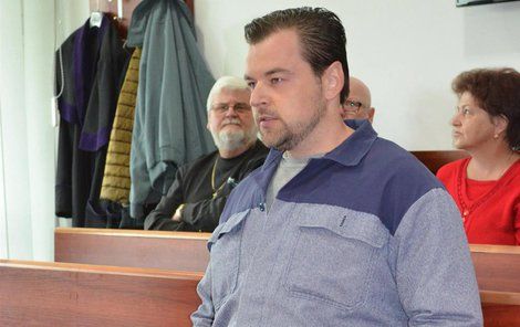 Petr Kramný se u ostravského soudu zpovídá z křivého obvinění.