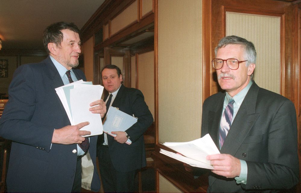 Někdejší Klausův ministr Petr Lom (vlevo)