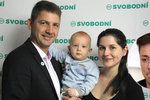 Petr Mach (na snímku s manželkou Andreou a synem Jonášem) ani Matěj Stropnický ve volbách neuspěli.
