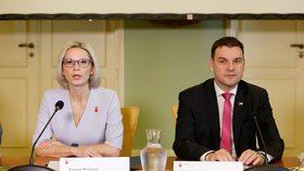 Ministr zahraničí Petr Macinka a ministryně pro místní rozvoj Zuzana Mrázová