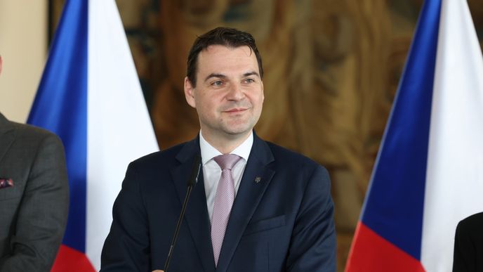 Ministr zahraničí a šéf Motoristů Petr Macinka představil svůj tým poradců. Ministr zahraničí a šéf Motoristů Petr Macinka představil svůj tým poradců.