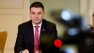 Macinka řeční a Babiš mlčí: Vládní politici dělají štafáž spolku, který tleská ruské propagandě Macinka řeční a Babiš mlčí: Vládní politici dělají štafáž spolku, který tleská ruské propagandě