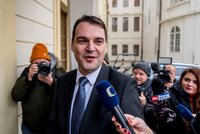 Pavel dál Filipa Turka za ministra nechce. Hájit ho přijel Macinka