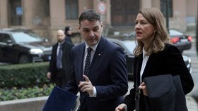 Předseda Motoristů Petr Macinka a Tünde Bartha, šéfka Úřadu vlády