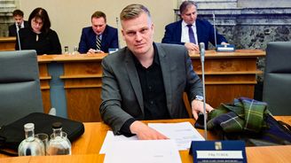 Po hale pro Sáblíkovou slíbil Babiš postavit halu pro Filipa Turka. Metoděj Jílek svoji halu nedostane Po hale pro Sáblíkovou slíbil Babiš postavit halu pro Filipa Turka. Metoděj Jílek svoji halu nedostane