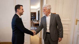 Překračuje prezident ústavu? Kvůli průtahům s vládou už Pavel přišel o důležitého poradce Překračuje prezident ústavu? Kvůli průtahům s vládou už Pavel přišel o důležitého poradce