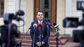 Za prezidentem Petrem Pavlem na Hrad dorazil předseda Motoristů Petr Macinka (20. 11. 2025).