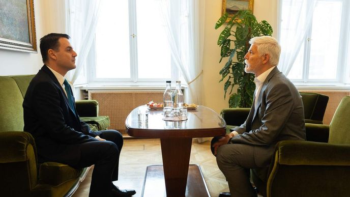 Předseda Motoristů Petr Macinka na jednání s prezidentem Petrem Pavlem (20. 11. 2025) Předseda Motoristů Petr Macinka na jednání s prezidentem Petrem Pavlem (20. 11. 2025)