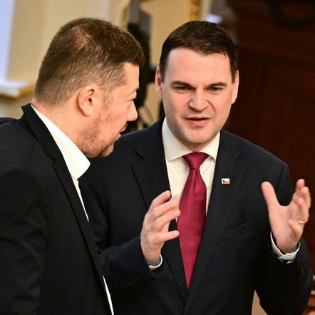 Babišův dluhový dýchánek a užiteční idioti v akci. Motoristé a SPD poslušně odmávali obří sekeru Babišův dluhový dýchánek a užiteční idioti v akci. Motoristé a SPD poslušně odmávali obří sekeru
