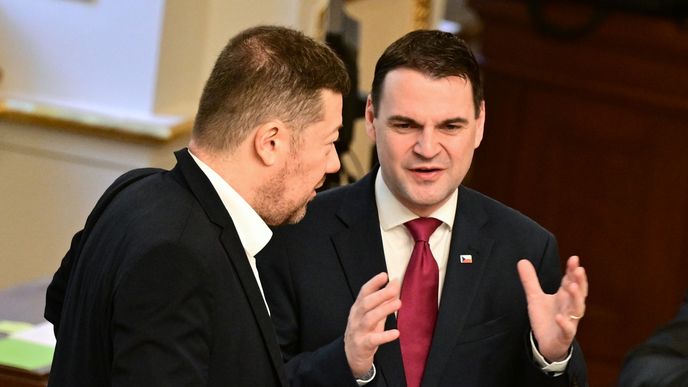 Petr Macinka (Motoristé) s Tomiem Okamurou (SPD) (březen 2026) Petr Macinka (Motoristé) s Tomiem Okamurou (SPD) (březen 2026)