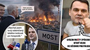 Macinka terčem vtípků po SMS Pavlovu rádci: Palič mostů i moštu! A kolování telefonu v hospodě? Macinka terčem vtípků po SMS Pavlovu rádci: Palič mostů i moštu! A kolování telefonu v hospodě?