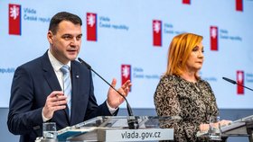 Ministr zahraničí a dočasně životního prostředí Petr Macinka (Motoristé) na tiskové konferenci po schůzi vlády (22. prosince 2025).