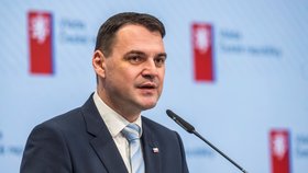 Ministr zahraničí a dočasně životního prostředí Petr Macinka (Motoristé) na tiskové konferenci po schůzi vlády (22. prosince 2025).