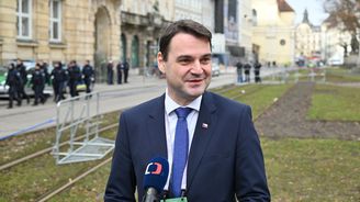 Macinka ze sebe udělal naprostého hlupáka a nepotřeboval k tomu sebemenší zásah vnějších sil Macinka ze sebe udělal naprostého hlupáka a nepotřeboval k tomu sebemenší zásah vnějších sil