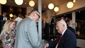 Petr Nečas po rozvodu s Janou: Překvapili na Klausově oslavě, přišli společně (18.6.2026).