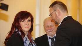 Expremiér Petr Nečas a jeho manželka Jana Nečasová u Městského soudu v Praze kvůli verdiktu v kauze utajovaných informací BIS (10. 1. 2017)