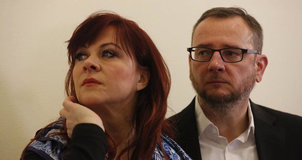 Nezákonné: Nejvyšší soud smetl odposlechy Nečasové. Žena expremiéra může žádat nový proces 