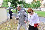 Manželé Petr a Jana Nečasovi během příchodu na oslavu 78. narozenin exprezidenta Václava Klause (19. 6. 2019)