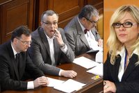 Loučení vlády: Nečas se omlouval za Nagyovou, ministři mu tleskali