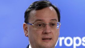 Premiér Petr Nečas nehází flintu do žita a věří, že se jeho ODS z problémů zvedne