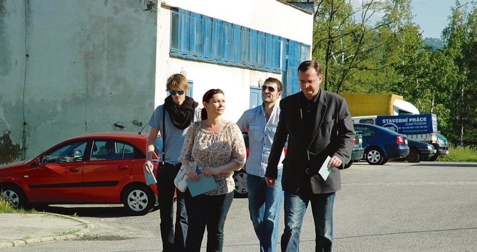 2010: Nečas, jeho manželka Radka a jeho synové Tomáš a Ondřej vyrazili volit