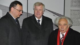 Premiér Nečas, jeho bavorský protějšek Hort Seehofer a spisovatel Max Mannheimer