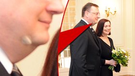 Premiér Petr Nečas podstoupil drobný zákrok na bradě