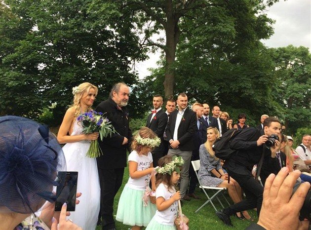 2017: Na svatbě dcery Soni, kde se ukázal po dlouhé době na veřejnosti.