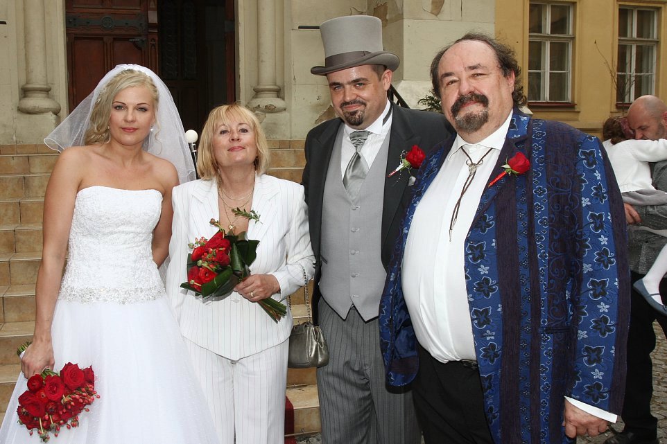2013: S manželkou Mirkou na svatbě syna Pavla